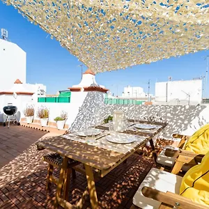 https://la-torre-de-menacho.hotelsincadiz.net